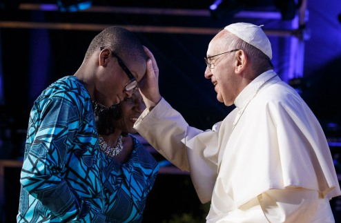 Pope Francis blesses family members who gave a testimony at the Festival of Families during the World Day of Families in Philadelphia Sept. 26. (CNS photo/Paul Haring)