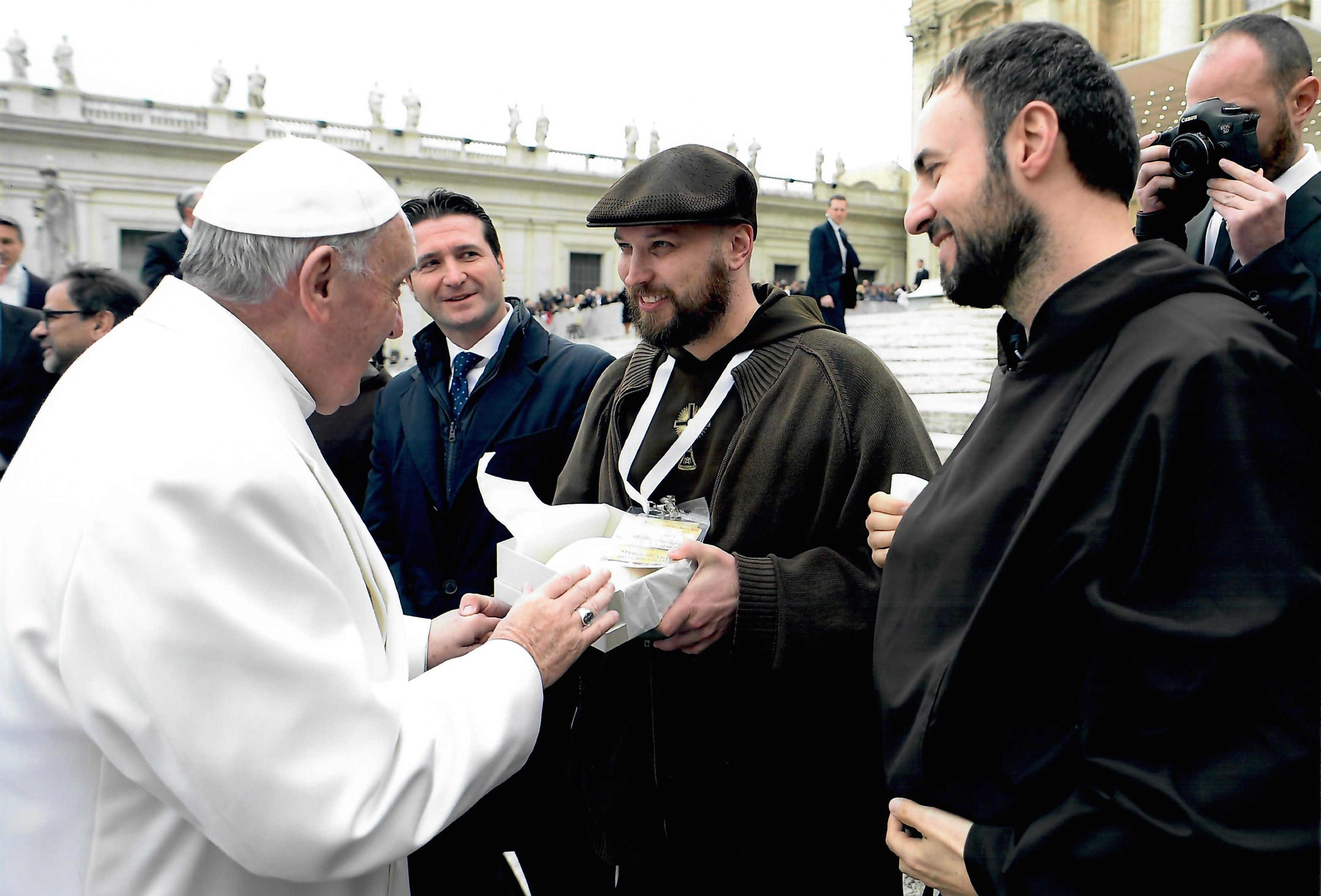 FatherJonhPaulwithPope_1